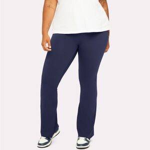 Fabletics Pureluxe Flare Leggings Plus Size 4X Navy Blue